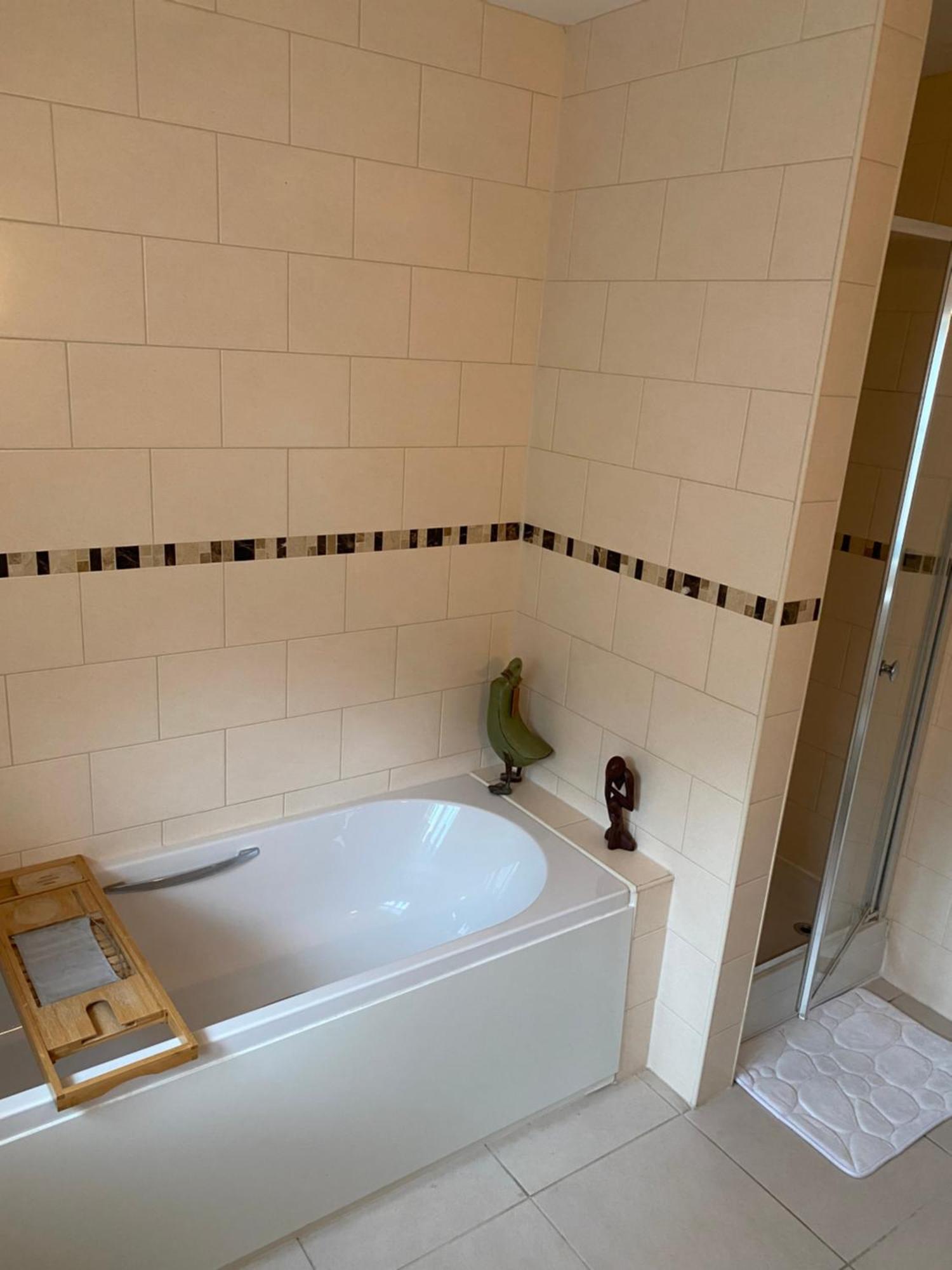 Beautiful Private Room With Kingsize Bed And Large Private En-Suite ピーターバラ エクステリア 写真